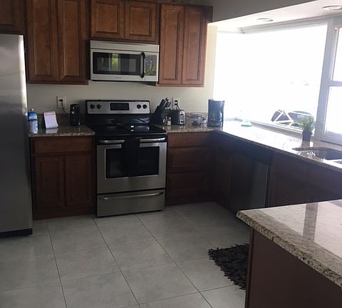 3rd image of 1901 SE Airoso Blvd