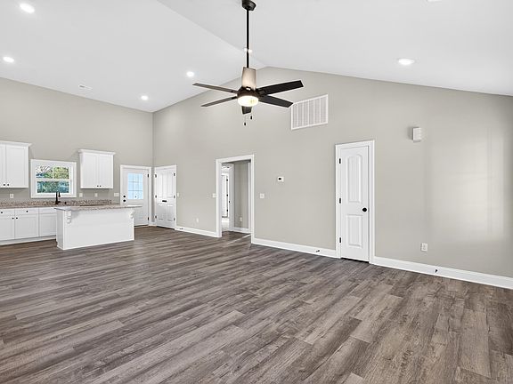 5th image of 210 Gaffney Ave
