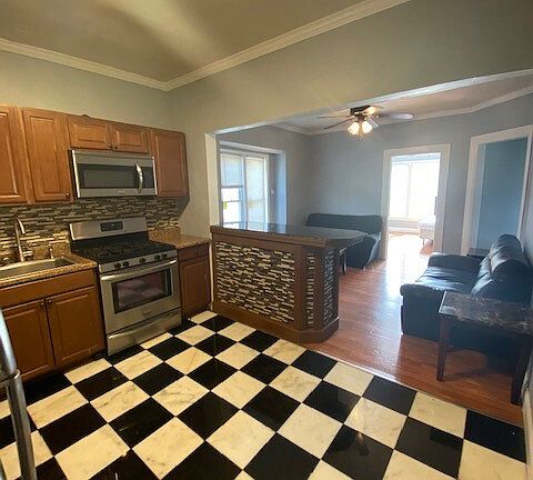 5th image of 109 Lexington Ave APT 2