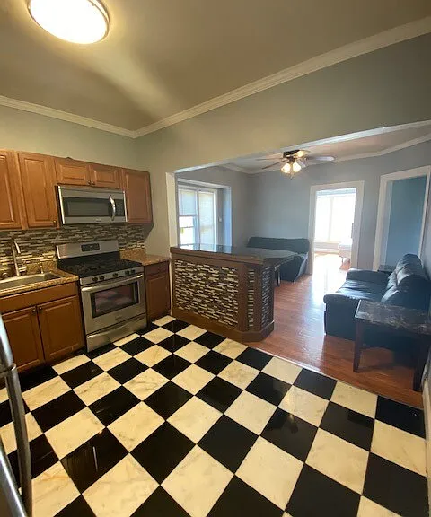 109 Lexington Ave — Photo 6