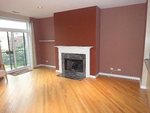 2nd image of 1830 N Winchester Ave APT 307