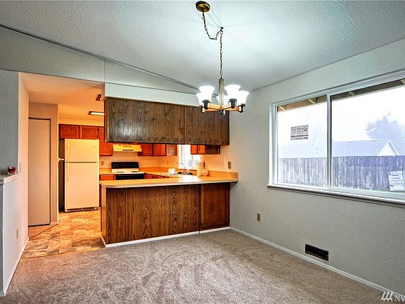 5th image of 9427 Pinedrop Ct SE