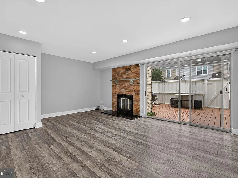 103 Saint Charles Sq — Photo 15