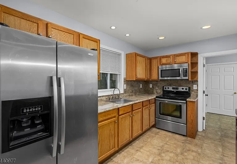 4 Gordon Ln — Photo 7