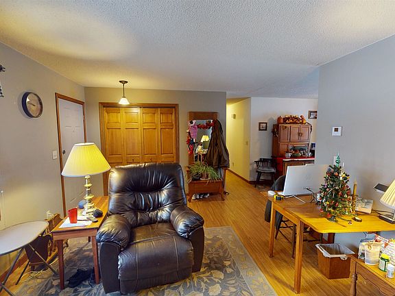 3rd image of 909 Farmer Ave