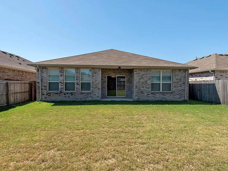 1005 Stanridge Ln — Photo 2