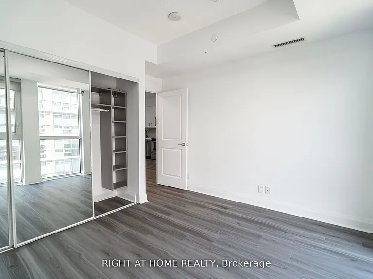15 Zorra St #901 — Photo 29