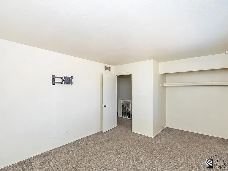1242 W 20th Pl — Photo 8