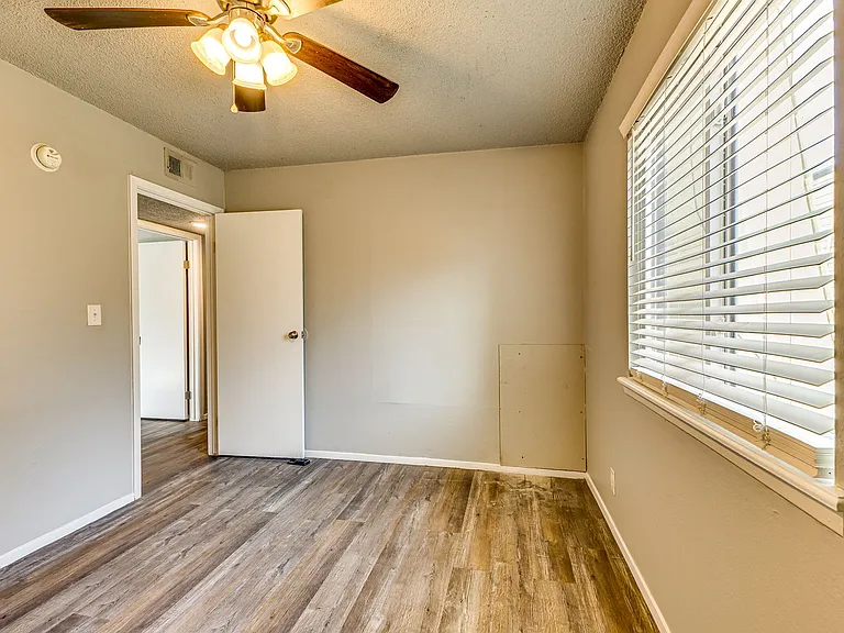 Woodhaven Apartments — Photo 18