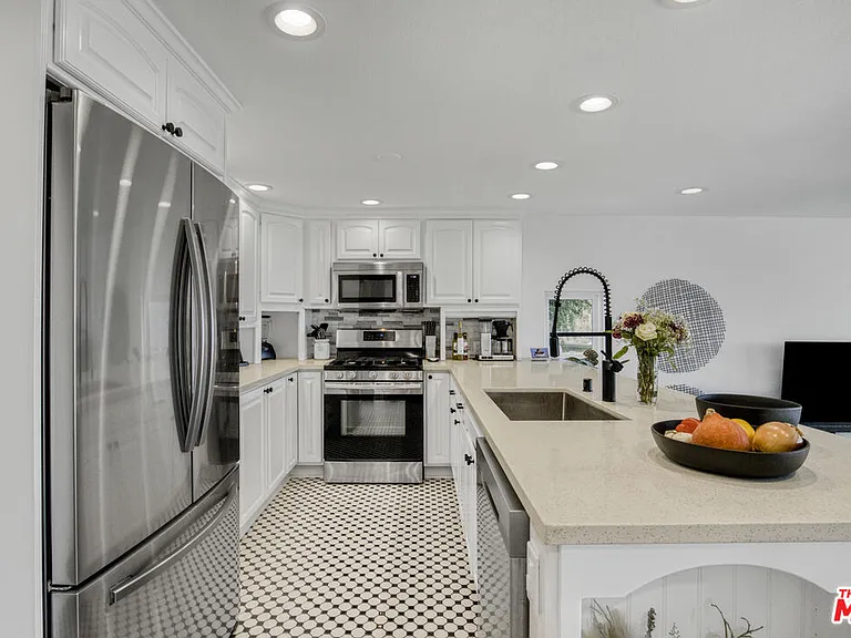 4110 Vanetta Pl — Photo 12