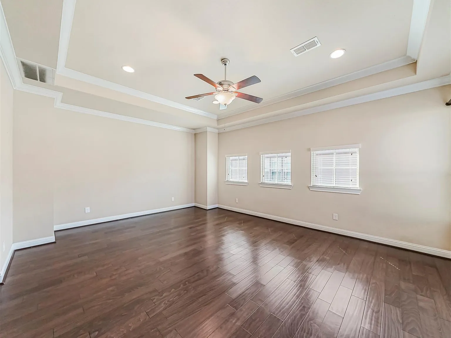 4 bed, 4.0 bath, 2616 sqft, $3,600 — Photo 3