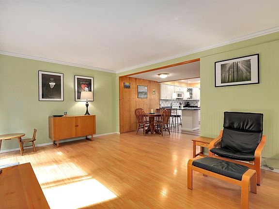 3rd image of 1108 Chateau Pl