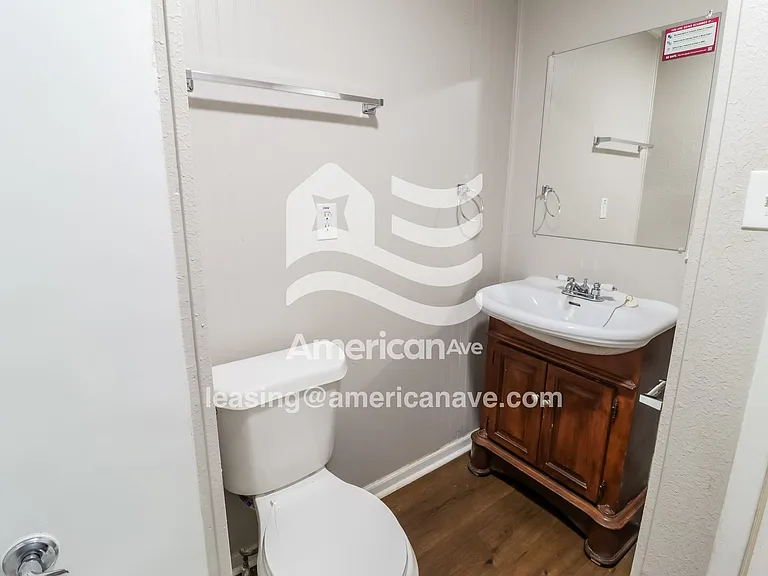 843321_013_bathroom_13770444.jpg
