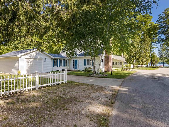 4th image of 832 Deepwater Point