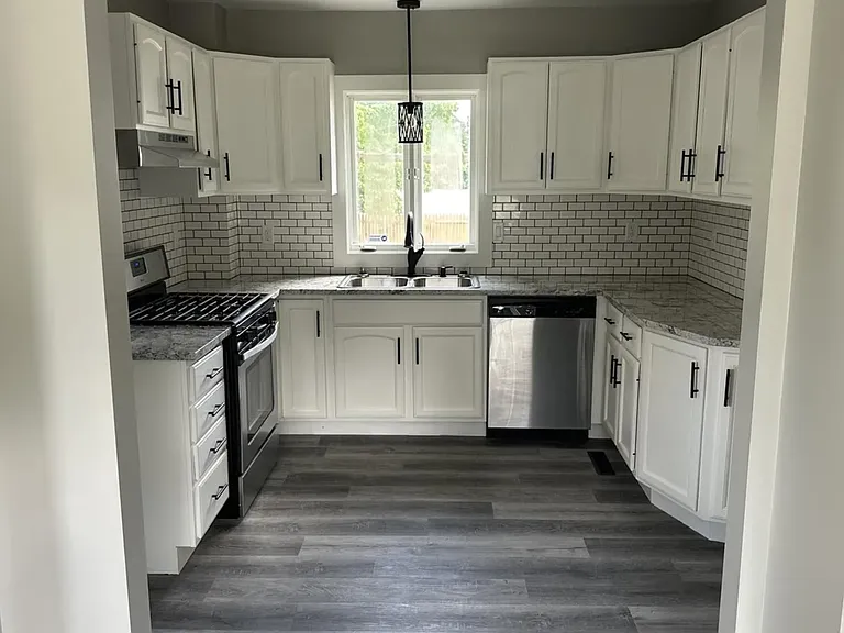 716 Weller Ave — Photo 5