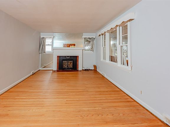 4th image of 385 Pemberton Rd