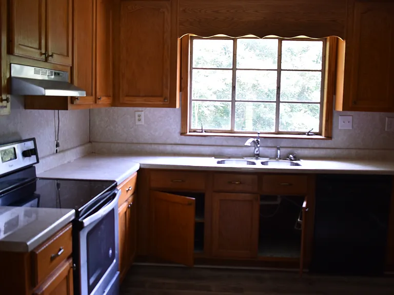 201 Harwood Dr — Photo 4