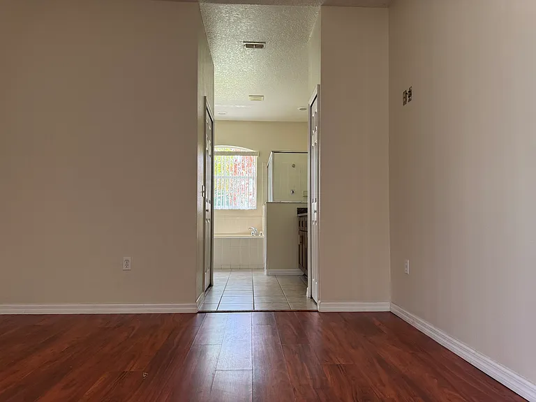 510 Bromley Ct — Photo 18