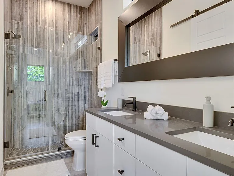 808 E Lydia St — Photo 13