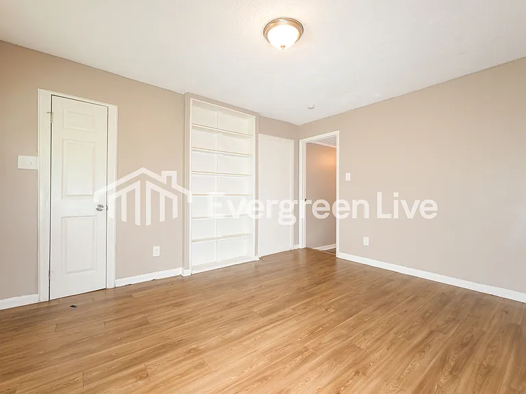 333 Foster Rd — Photo 12