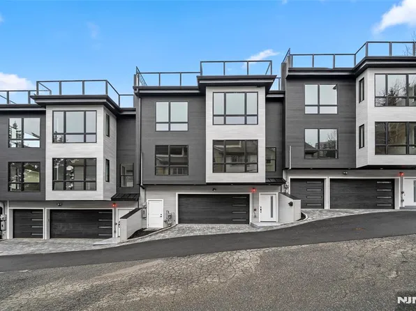 1456 River Rd, Edgewater, NJ 07020