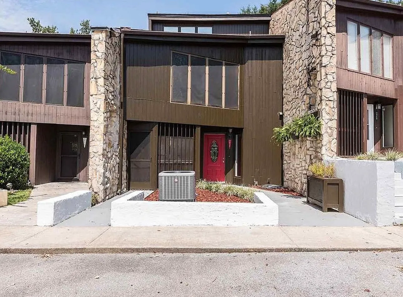 3 bed, 1557 sqft, $1,900 — Photo 1
