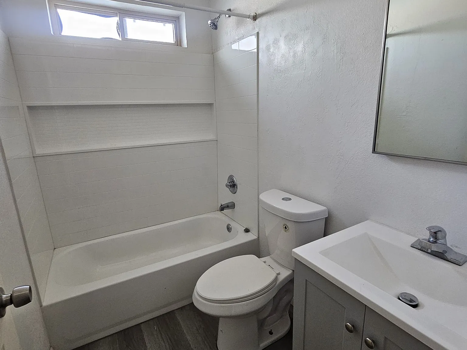 4 bed, 1156 sqft, $2,095 — Photo 2