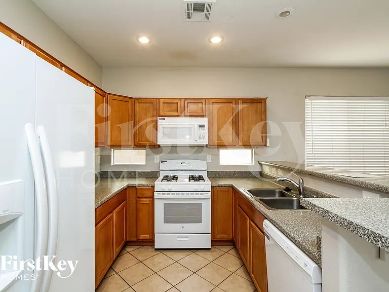 10678 Allegrini Dr — Photo 9