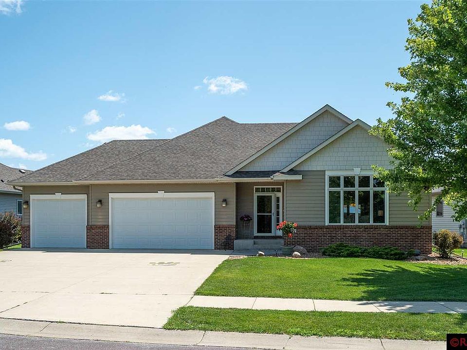1st image of 209 Woodhaven Cir