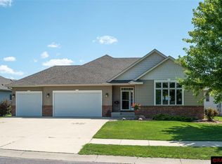 209 Woodhaven Cir, Mankato, MN 56001