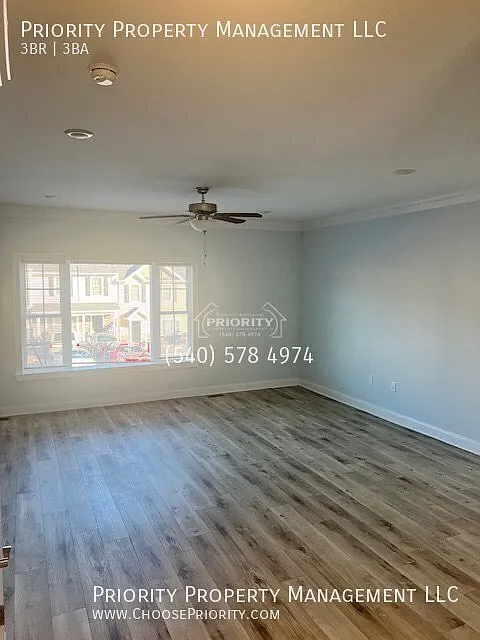 Contemporary 3 Bed 2.5 Bath Townhome Garage, Harrisonburg, — Photo 2