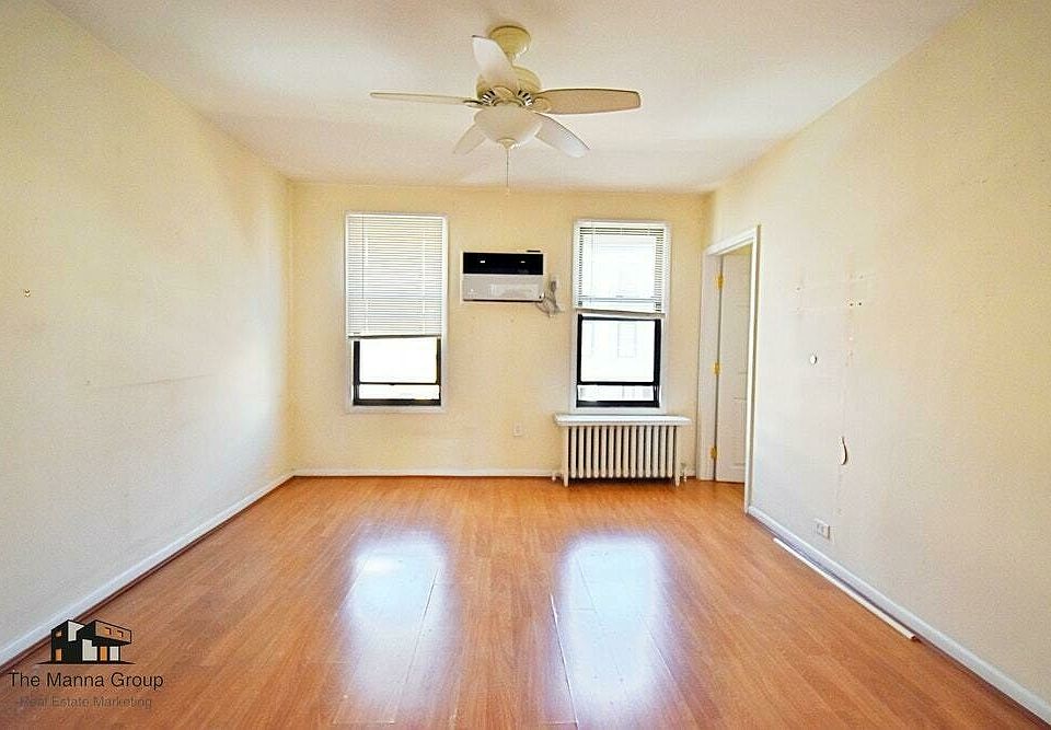 2nd image of 148 Devoe St #2