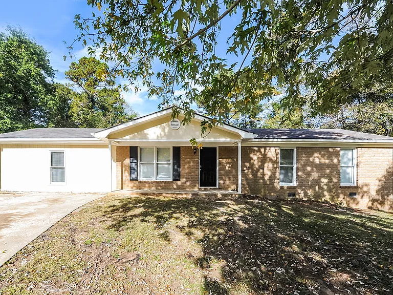 1338 W Stoneybrook Dr — Photo 1