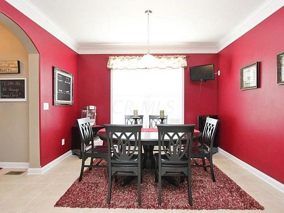 4th image of 248 Fox Glen Dr E