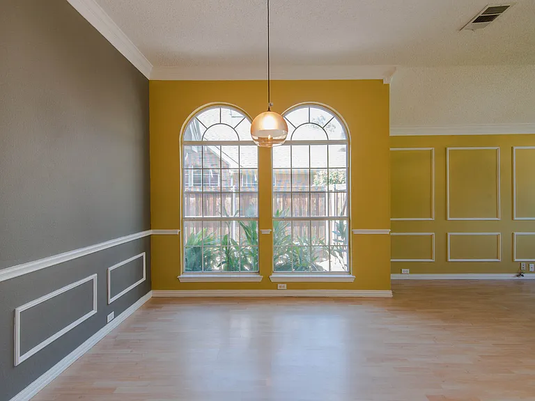 9321 Western Trl — Photo 2