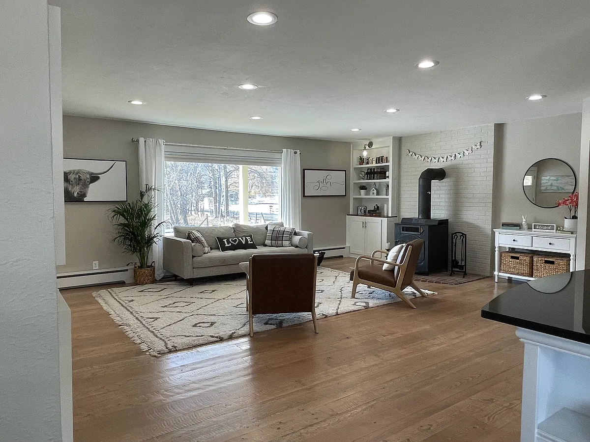 Brand new hardwood floors. Beautiful open living room area - 5585 Brady Ln