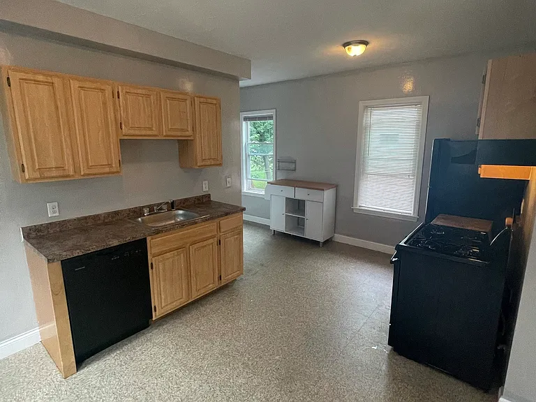 16-18 Brackett St #2 — Photo 5