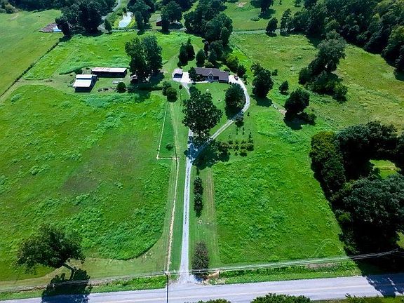 3rd image of 429 Henry Ln