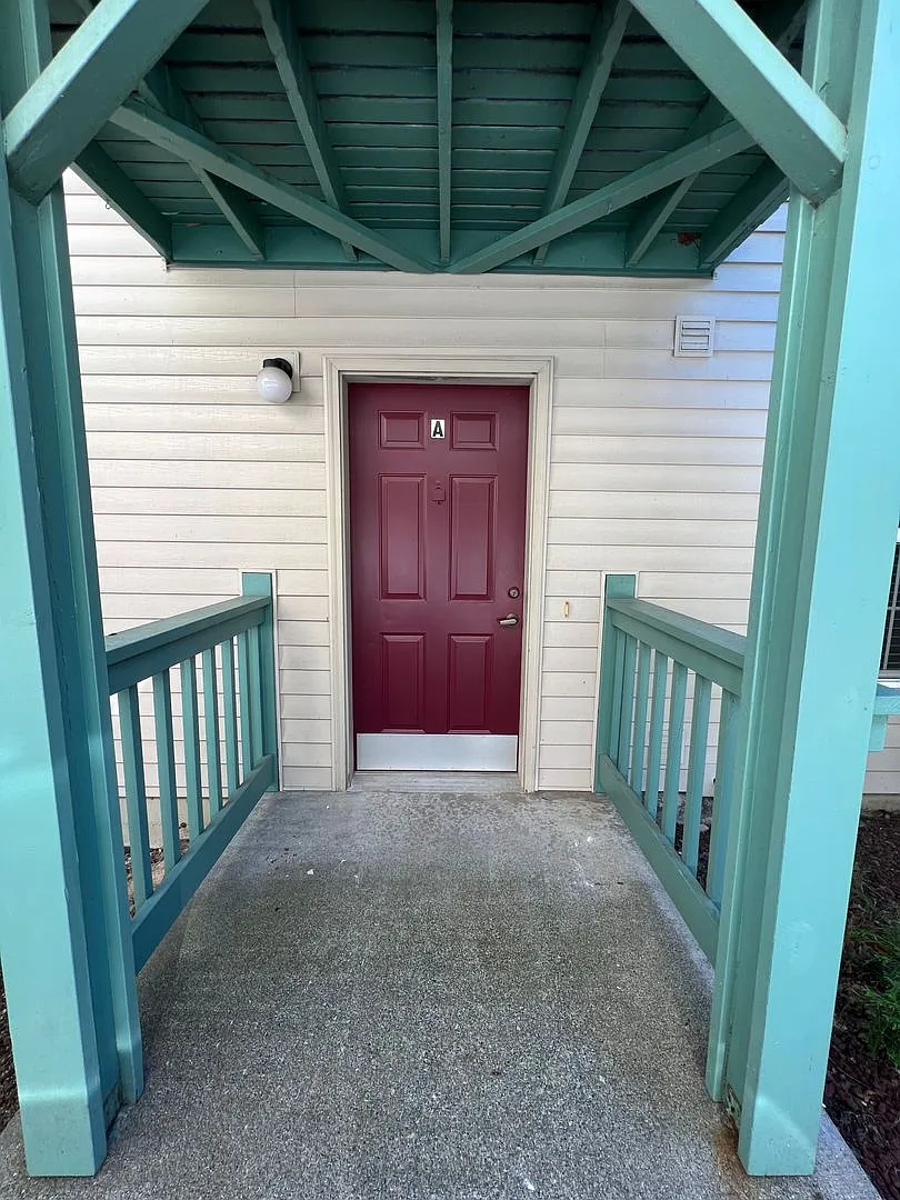 1409 Bradley Lane — Photo 4