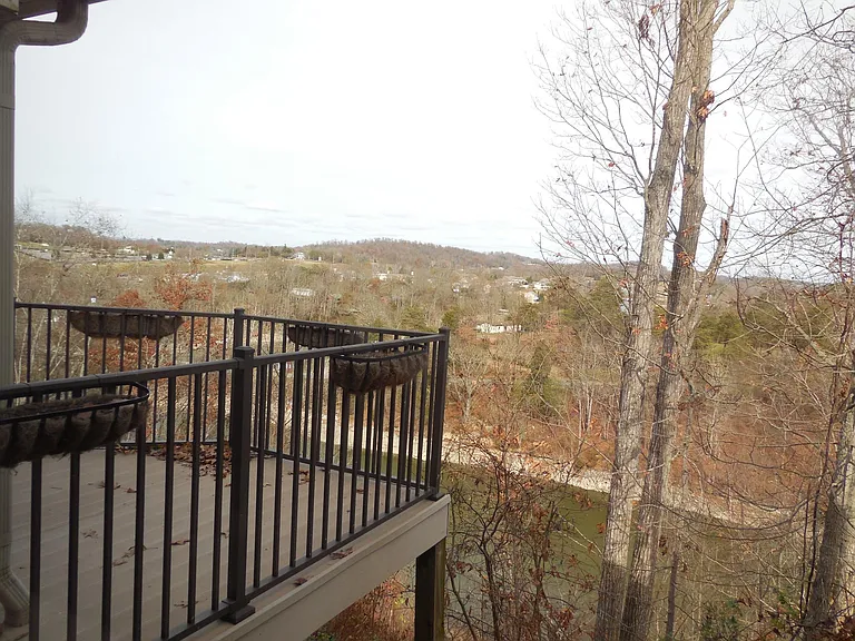 341 Coldwater Dr — Photo 35