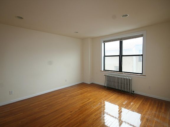 4th image of 67 Lincoln Blvd #2