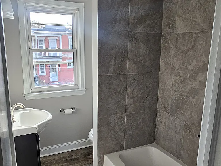 534 E Frederick St — Photo 6