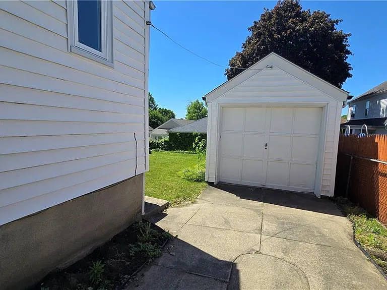 63 La Salle Dr — Photo 22