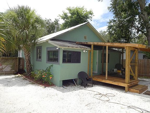 5th image of 545 School St
