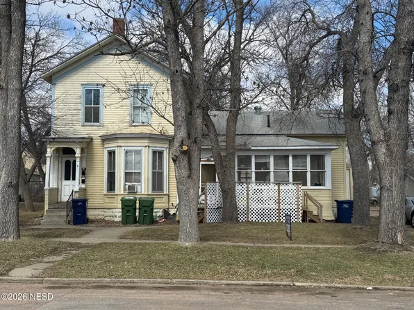 11 4th Ave NE, Watertown, SD 57201