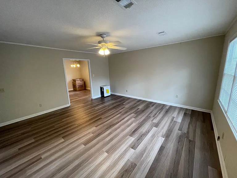 207 Charleston Ave — Photo 7
