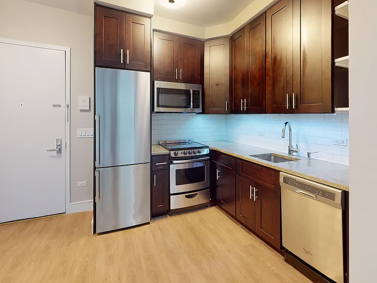 237 E 34th St #202 — Photo 7