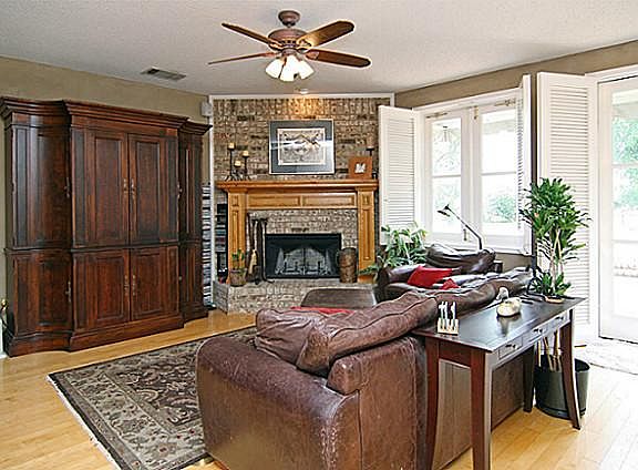 4th image of 226 Fairway Meadows Dr