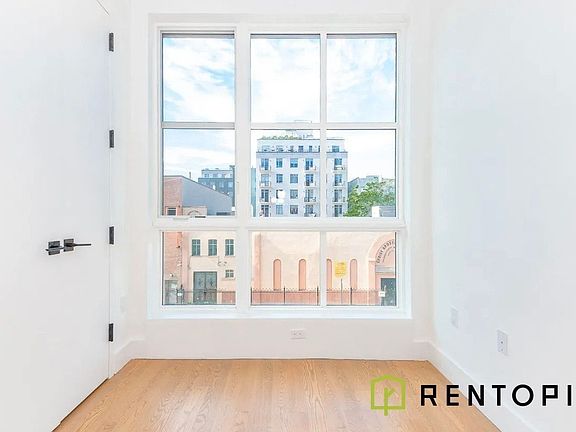 5th image of 822 Lexington Ave #449