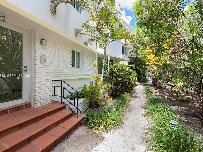 6941 Bay Dr #B3 — Photo 1